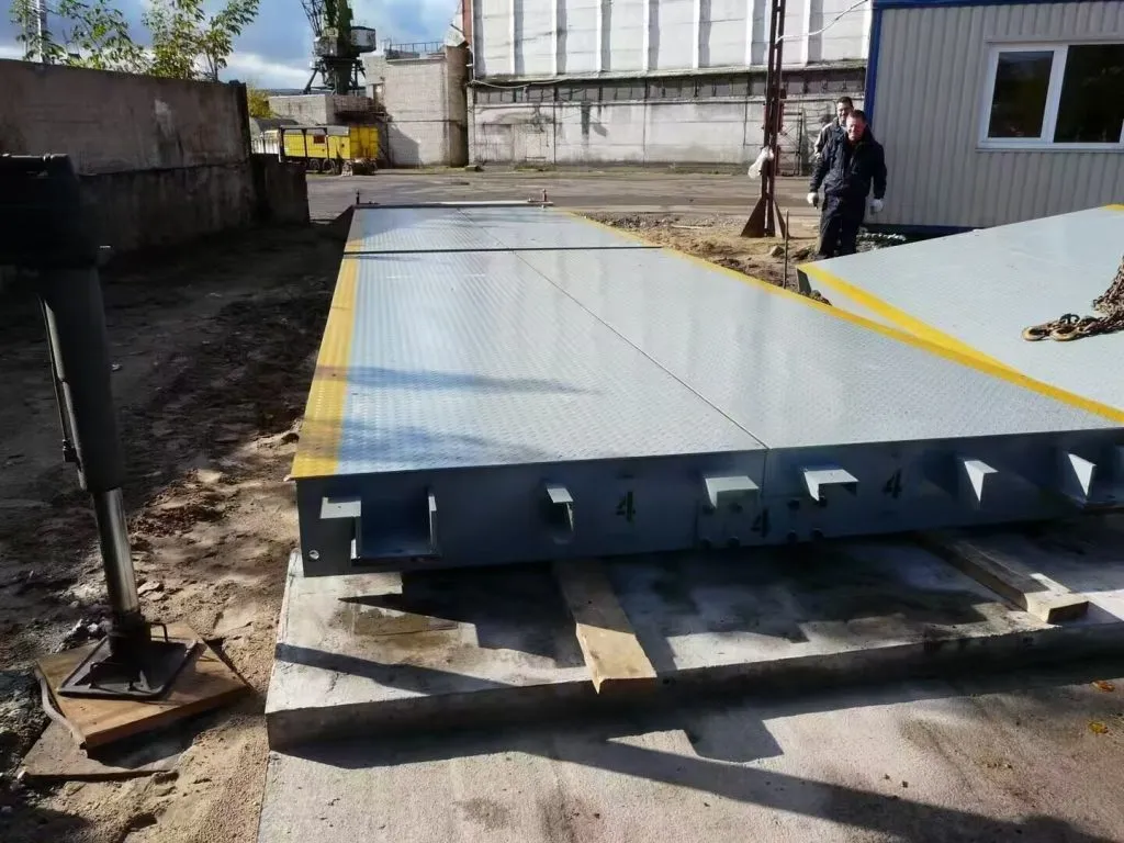 Heavy-duty steel platform structure of a fixed truck scale
