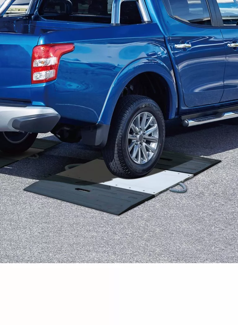 Portable vehicle scales working for truck axle weighing on site